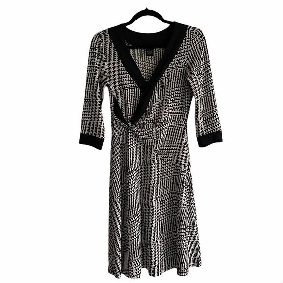 BCBGMAXAZRIA Printed Wrap Midi Dress Black White XS - Picture 2 of 5